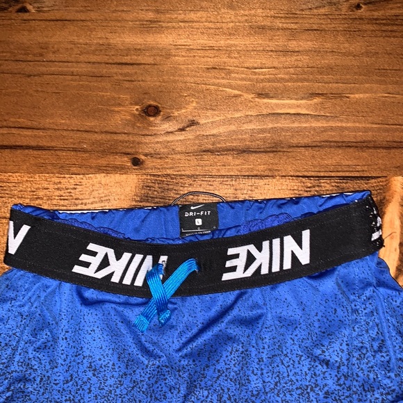 SOLD💥BLUE NIKE SHORTS - BOYS LARGE - Picture 3 of 4